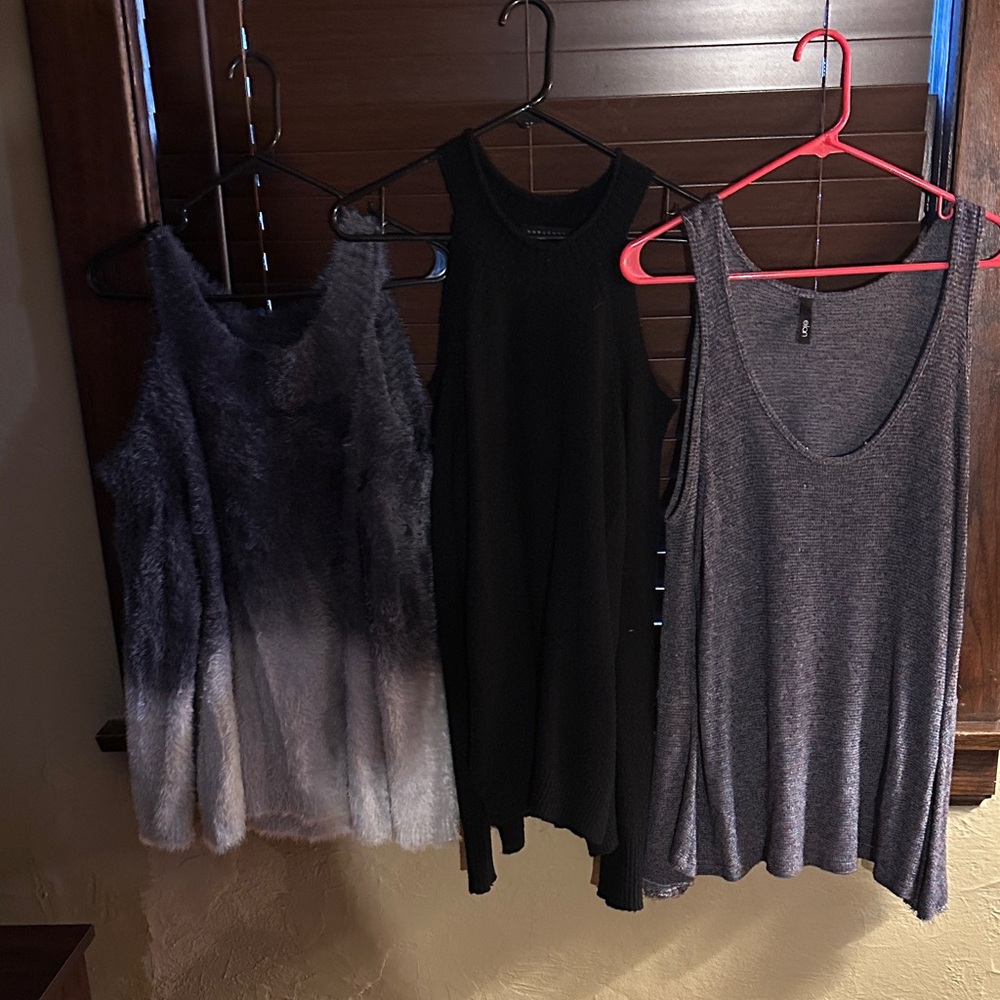 Stylish Women's cold shoulder sweaters and top - Black and Gray